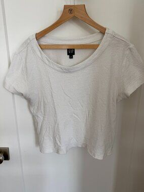 Gap Woman's White Short Sleeve Med Crew Neck Shirt